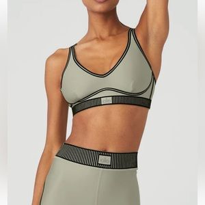 Airlift line up bra limestone ALO YOGA MEDIUM